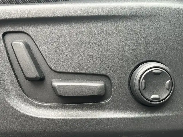 ボルボ ＸＣ４０ B4 モメンタム 静岡県 2021(令3)年 3.9万km アイスホワイト アダプティブクルーズコントロール/純正ナビ/（フルセグ/Bluetooth/USB)/CarPlay /360°カメラ/レーンキープアシスト/BLIS/クロストラフィックアラート/シートヒーター/パワーシート/ステアリングヒーター/メモリーシート/オートホールド機能/ワンオーナー/LEDヘッドライト/フォグランプ/電動リアゲート/前後クリアランスソナー/純正18インチアルミホイール/ETC/純正フロアマット