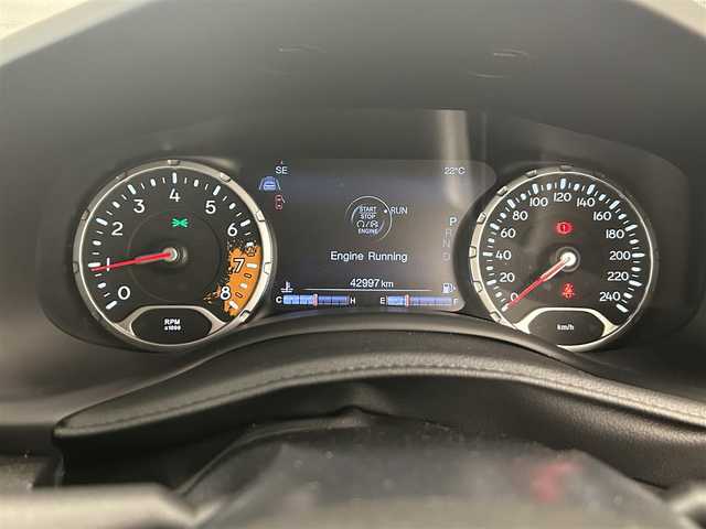 クライスラー・ジープ ジープ レネゲード トレイルホーク 岡山県 2016(平28)年 4.3万km パール 純正ディスプレイ　/バックカメラ　/ドラレコ　/クルーズコントロール　/ブラインドスポットモニター　/パークセンサー　/横滑り防止装置　/ＥＴＣ　/ダウンヒルアシストコントロール/プッシュスタート　/衝突軽減防止装/レインセンサー/純正アルミホイール/プライバシーガラス/レーンアシスト