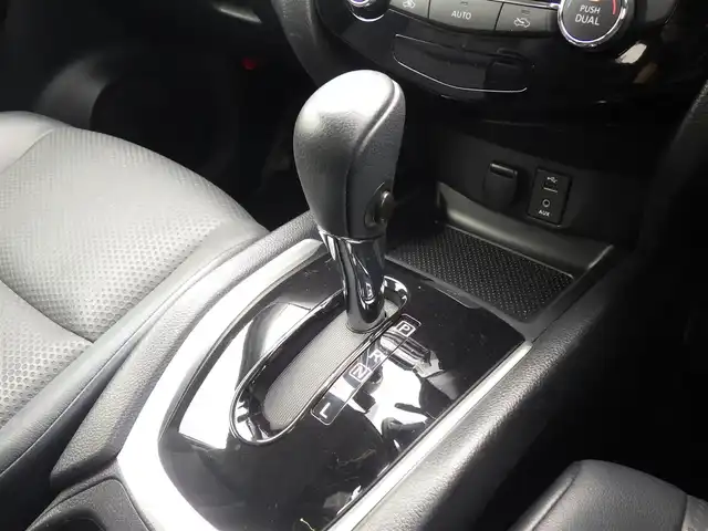 日産 エクストレイル 20X エマージェンシーブレーキ 千葉県 2015(平27)年 5.2万km ブリリアントホワイトパール エマージェンシーブレーキ/カブロンシート/前席シートヒーター/純正SDナビ/地デジTV/アラウンドビューモニター/ドライブレコーダー（ZDR-012）/ETC/ウインカーミラー/コーナーセンサー/純正17インチアルミホイル/インテリジェントキー