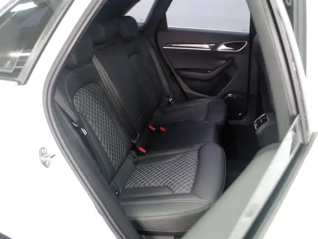 アウディ ＲＳＱ３ 兵庫県 2014(平26)年 7.1万km 白 〇アシスタンスパッケージ/〇純正20インチAW/〇HIDヘッドランプ/〇オートライト/〇純正ナビ/〇フルセグTV/〇バックカメラ/〇ETC/〇レザーシート/〇パワーシート/〇シートヒーター/〇パドルシフト/〇ステアリングスイッチ/〇禁煙車