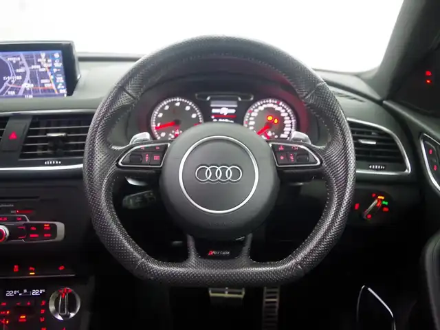 アウディ ＲＳＱ３ 兵庫県 2014(平26)年 7.1万km 白 〇アシスタンスパッケージ/〇純正20インチAW/〇HIDヘッドランプ/〇オートライト/〇純正ナビ/〇フルセグTV/〇バックカメラ/〇ETC/〇レザーシート/〇パワーシート/〇シートヒーター/〇パドルシフト/〇ステアリングスイッチ/〇禁煙車