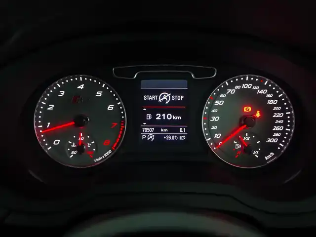 アウディ ＲＳＱ３ 兵庫県 2014(平26)年 7.1万km 白 〇アシスタンスパッケージ/〇純正20インチAW/〇HIDヘッドランプ/〇オートライト/〇純正ナビ/〇フルセグTV/〇バックカメラ/〇ETC/〇レザーシート/〇パワーシート/〇シートヒーター/〇パドルシフト/〇ステアリングスイッチ/〇禁煙車