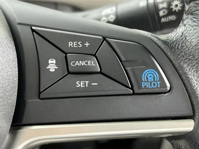 日産 セレナ ハイウェイスター 大阪府 2016(平28)年 4.1万km ブリリアントホワイトパール 2トーン ProPILOT 純正ナビ(フルセグ/DVD再生/Bluetooth) 360カメラ 後席モニター デジタルインナーミラー ETC 両側パワースライドドア 衝突軽減 レーダーC パークアシスト