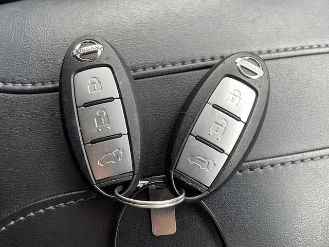 日産 エクストレイル 20Xi 岐阜県 2020(令2)年 1.3万km ダイヤモンドブラック 登録時走行距離：12495km/ワンオーナー/保証書/純正10インチSDナビ（MM519D-L）/アラウンドビューモニター/フルセグテレビ・BT・DVD/ドライブレコーダー/プロパイロット/インテリジェントルームミラー/パワーバックドア/ナビ連動純正ドライブレコーダー/４WD/ETC/全席シートヒーター/レザーシート/オートライト/プッシュスタート/スマートキー/スペアキー/純正１８インチアルミホイール/ルーフレール