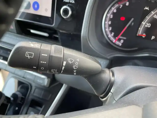 トヨタ ヴォクシー S－Z 熊本県 2022(令4)年 3.4万km ホワイトパールクリスタルシャイン 純正ディスプレイオーディオ/・ナビキット/・AM/FM/CD/DVD/BT/HDMI/・アップルカープレイ/アンドロイドオート/・フルセグTV/・バックカメラ/後席モニター/トヨタセーフティセンス/・プリクラッシュセーフティ/・レーンディパーチャーアラート/・レーダークルーズコントロール/・アダプティブハイビームシステム/・ロードサインアシスト/・パーキングサポートブレーキ/革巻きステアリング/・ステアリングスイッチ/両側電動スライドドア/ETC2.0/ハーフレザーシート/前席シートヒーター/電動パーキングブレーキ/オートホールド/電動格納ミラー/・ウインカーミラー/社外フロアマット/ドアバイザー/ヘッドライトレベライザー/社外アルミホイール/プッシュスタート/・スペアキー