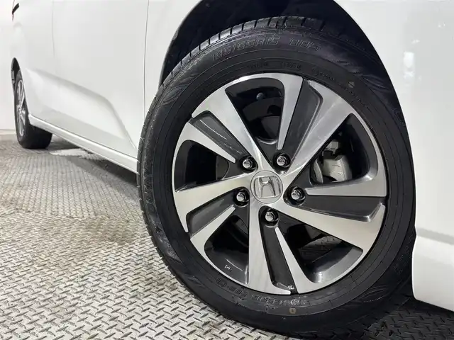 ホンダ フリード G 大阪府 2022(令4)年 0.9万km プラチナホワイトパール ホンダセンシング 社外ナビTV Bカメラ ETC ハーフレザー シートヒーター 両側パワースライドドア 衝突軽減 レーダーC レーンアシスト スマートキー Pスタート 前後ドラレコ ワンオーナー