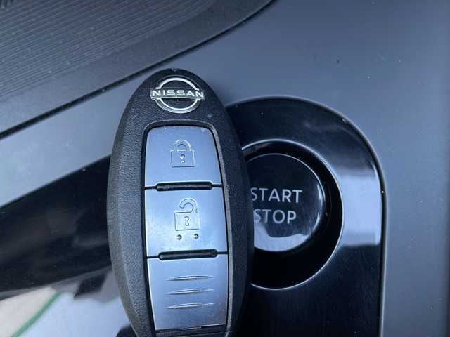 日産 ノート X 山口県 2021(令3)年 4.1万km ガーネットレッド 純正9インチメモリナビ【259156XJ0A】/・フルセグテレビ/・Bluetooth/・Android　Auto/・USB/・HDMI/・AM/FM/ETC2.0/前方ドライブレコーダー/プッシュスタート/スマートキー/アラウンドビューモニター/電動パーキングブレーキ/プロパイロット/スマートルームミラー/LEDヘッドライト/おくだけ充電/タイプC入力端子/シガーソケット/安全装備/・ヒルスタートアシスト/・インテリジェント エマージェンシーブレーキ/・踏み間違い衝突防止アシスト/・標識検知機能/・インテリジェント FCW（前方衝突予測警報）/・LDW（車線逸脱警報）/・インテリジェント DA（ふらつき警報）/・インテリジェント LI （車線逸脱防止支援システム）/・エマージェンシーストップシグナル/・インテリジェント BSI（後側方衝突防止支援システム）/・BSW（後側方車両検知警報）/・RCTA（後退時車両検知警報）/・車両接近通報装置/・イモビライザー