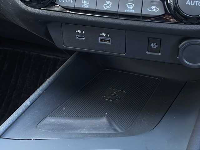 日産 ノート X 山口県 2021(令3)年 4.1万km ガーネットレッド 純正9インチメモリナビ【259156XJ0A】/・フルセグテレビ/・Bluetooth/・Android　Auto/・USB/・HDMI/・AM/FM/ETC2.0/前方ドライブレコーダー/プッシュスタート/スマートキー/アラウンドビューモニター/電動パーキングブレーキ/プロパイロット/スマートルームミラー/LEDヘッドライト/おくだけ充電/タイプC入力端子/シガーソケット/安全装備/・ヒルスタートアシスト/・インテリジェント エマージェンシーブレーキ/・踏み間違い衝突防止アシスト/・標識検知機能/・インテリジェント FCW（前方衝突予測警報）/・LDW（車線逸脱警報）/・インテリジェント DA（ふらつき警報）/・インテリジェント LI （車線逸脱防止支援システム）/・エマージェンシーストップシグナル/・インテリジェント BSI（後側方衝突防止支援システム）/・BSW（後側方車両検知警報）/・RCTA（後退時車両検知警報）/・車両接近通報装置/・イモビライザー