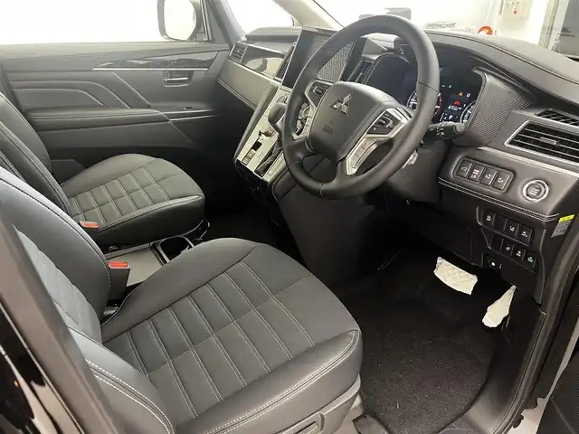 三菱 デリカＤ：５ シャモニー 滋賀県 2025(令7)年 0.1千km 黒 届出済み未使用車/全方位カメラ/両側パワースライドドア/ハーフレザーシート/追従クルーズコントロール/ブラインドスポットモニタリング/LEDヘッドライト/オートマチックハイビーム/D席パワーシート/D/Nシートヒーター/ステアリングヒーター/パワーバックドア/AC100V電源/電動パーキングブレーキ/オートブレーキホールド/パドルシフト/プッシュスタート/スマートキー/ステアリングリモコン