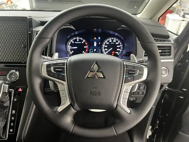 三菱 デリカＤ：５ シャモニー 滋賀県 2025(令7)年 0.1千km 黒 届出済み未使用車/全方位カメラ/両側パワースライドドア/ハーフレザーシート/追従クルーズコントロール/ブラインドスポットモニタリング/LEDヘッドライト/オートマチックハイビーム/D席パワーシート/D/Nシートヒーター/ステアリングヒーター/パワーバックドア/AC100V電源/電動パーキングブレーキ/オートブレーキホールド/パドルシフト/プッシュスタート/スマートキー/ステアリングリモコン