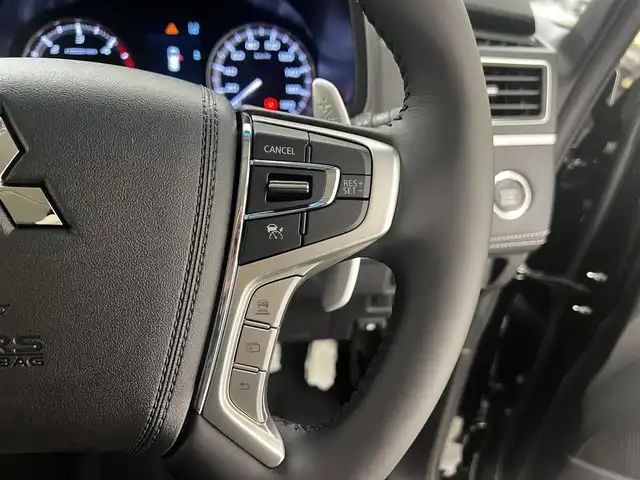 三菱 デリカＤ：５ シャモニー 滋賀県 2025(令7)年 0.1千km 黒 届出済み未使用車/全方位カメラ/両側パワースライドドア/ハーフレザーシート/追従クルーズコントロール/ブラインドスポットモニタリング/LEDヘッドライト/オートマチックハイビーム/D席パワーシート/D/Nシートヒーター/ステアリングヒーター/パワーバックドア/AC100V電源/電動パーキングブレーキ/オートブレーキホールド/パドルシフト/プッシュスタート/スマートキー/ステアリングリモコン