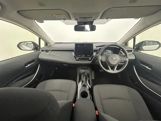 トヨタ カローラツーリング ハイブリッド G 道央・札幌 2024(令6)年 1.7万km プラチナホワイトパールマイカ ・４WD/・純正ディスプレイオーディオナビ/　BT/USB/フルセグ/・バックカメラ/・ビルトインETC/・トヨタセーフティセンス/・プリクラッシュセーフティ/・レーダークルーズコントロール/・クリアランスソナー/・オートハイビーム/・レーンディパーチャーアラート/・ブラインドスポットモニター/・プロアクティブドライビングアシスト/・リヤクロストラフィックアラート/・パーキングサポートブレーキ/・ロードサインアシスト/・LEDヘッドライト/・フォグライト/・オートライト/・フロアマット/・プッシュスタート/・スマートキー