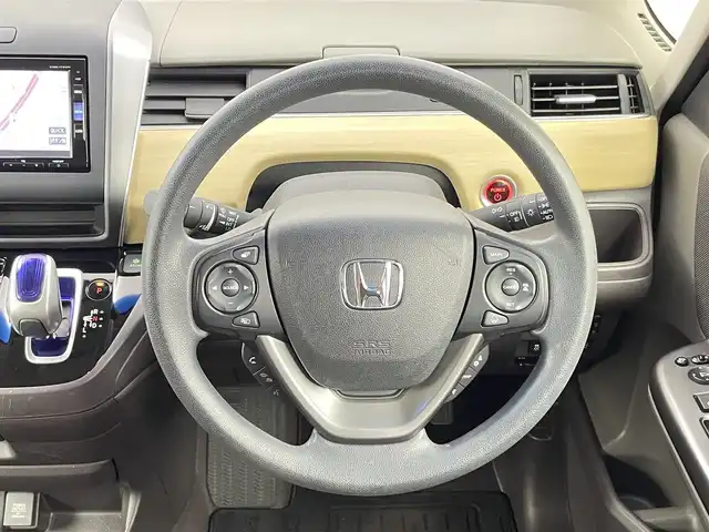 ホンダ フリード ハイブリット G ホンダセンシング 千葉県 2016(平28)年 6.7万km コバルトブルーパール 禁煙車/ホンダセンシング/衝突軽減ブレーキ〈CMBS〉/誤発進抑制機能/ACC〈アダプティブ・クルーズ・コントロール〉/LKAS〈車線維持支援システム〉/歩行者事故低減ステアリング/路外逸脱抑制機能/先行車発進お知らせ機能/標識認識機能/純正ナビ（VXM-175VFi）/CD/DVD/Bluetooth/フルセグ/バックカメラ/両側電動スライドドア/ビルトインETC/ステアリングリモコン/横滑り防止機能/リア席サンシェード/LEDヘッドライト/アクティブコーナリングライト/コンフォートビューパッケージ/Cパッケージ/純正フロアマット/スマートキー