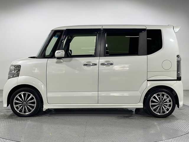 ホンダ Ｎ ＢＯＸ カスタム G ターボ Lパッケージ 広島県 2016(平28)年 4.2万km プレミアムホワイトパールⅡ 純正8型ナビ（DVD/Bluetooth/フルセグTV）/両側パワースライドドア/バックカメラ/衝突軽減ブレーキ/誤発進抑制機能/クルーズコントロール/HIDヘッドランプ/オートライト/パドルシフト/ステアリングスイッチ/ハーフレザーシート/純正15インチAW/ビルトインETC/ドライブレコーダー/スマートキー