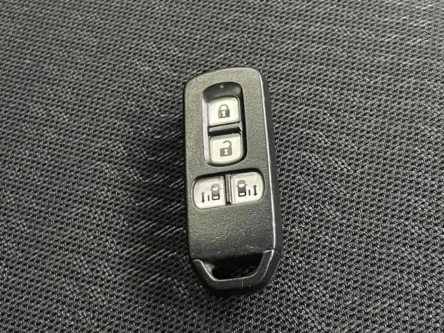 ホンダ Ｎ ＢＯＸ カスタム SSパッケージ 神奈川県 2014(平26)年 10.1万km スマートブラック (株)IDOMが運営する【じしゃロン秦野店】の自社ローン専用車両になります。こちらは現金またはオートローンご利用時の価格です。自社ローンご希望の方は別途その旨お申付け下さい/純正SDナビ／Ｂｌｕｅｔｏｏｔｈ／フルセグＴＶ／ＣＤ／ＤＶＤ/バックカメラ/ＥＴＣ/両側パワースライドドア/衝突軽減ブレーキ/スマートキー/プッシュエンジンスタート/ＨＩＤ/オートライト/純正フロアマット/純正アルミホイール