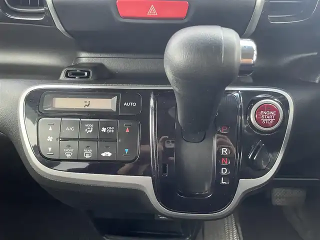 ホンダ Ｎ ＢＯＸ カスタム SSパッケージ 神奈川県 2014(平26)年 10.1万km スマートブラック (株)IDOMが運営する【じしゃロン秦野店】の自社ローン専用車両になります。こちらは現金またはオートローンご利用時の価格です。自社ローンご希望の方は別途その旨お申付け下さい/純正SDナビ／Ｂｌｕｅｔｏｏｔｈ／フルセグＴＶ／ＣＤ／ＤＶＤ/バックカメラ/ＥＴＣ/両側パワースライドドア/衝突軽減ブレーキ/スマートキー/プッシュエンジンスタート/ＨＩＤ/オートライト/純正フロアマット/純正アルミホイール