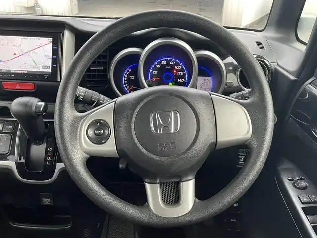 ホンダ Ｎ ＢＯＸ カスタム SSパッケージ 神奈川県 2014(平26)年 10.1万km スマートブラック (株)IDOMが運営する【じしゃロン秦野店】の自社ローン専用車両になります。こちらは現金またはオートローンご利用時の価格です。自社ローンご希望の方は別途その旨お申付け下さい/純正SDナビ／Ｂｌｕｅｔｏｏｔｈ／フルセグＴＶ／ＣＤ／ＤＶＤ/バックカメラ/ＥＴＣ/両側パワースライドドア/衝突軽減ブレーキ/スマートキー/プッシュエンジンスタート/ＨＩＤ/オートライト/純正フロアマット/純正アルミホイール