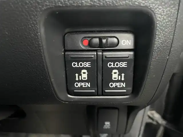 ホンダ Ｎ ＢＯＸ カスタム SSパッケージ 神奈川県 2014(平26)年 10.1万km スマートブラック (株)IDOMが運営する【じしゃロン秦野店】の自社ローン専用車両になります。こちらは現金またはオートローンご利用時の価格です。自社ローンご希望の方は別途その旨お申付け下さい/純正SDナビ／Ｂｌｕｅｔｏｏｔｈ／フルセグＴＶ／ＣＤ／ＤＶＤ/バックカメラ/ＥＴＣ/両側パワースライドドア/衝突軽減ブレーキ/スマートキー/プッシュエンジンスタート/ＨＩＤ/オートライト/純正フロアマット/純正アルミホイール