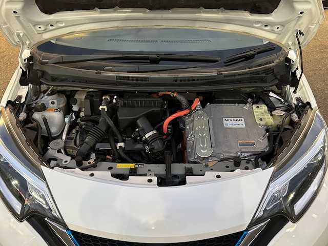 日産 ノート e－パワー メダリスト 栃木県 2017(平29)年 0.5万km ブリリアントホワイトパール エマージェンシーブレーキ/純正メモリナビ/フルセグTV/DVD/Bluetooth/USB/アラウンドビューモニター/インテリジェントルームミラー/ナビ連動ドライブレコーダー/ETC/スマートキー/ハーフレザーシート/LEDヘッドライト/フォグランプ/コーナーセンサー/スマートキー×2/ステアリングリモコン/純正15インチAW