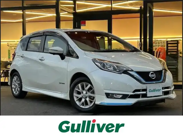 日産 ノート e－パワー メダリスト 栃木県 2017(平29)年 0.5万km ブリリアントホワイトパール エマージェンシーブレーキ/純正メモリナビ/フルセグTV/DVD/Bluetooth/USB/アラウンドビューモニター/インテリジェントルームミラー/ナビ連動ドライブレコーダー/ETC/スマートキー/ハーフレザーシート/LEDヘッドライト/フォグランプ/コーナーセンサー/スマートキー×2/ステアリングリモコン/純正15インチAW