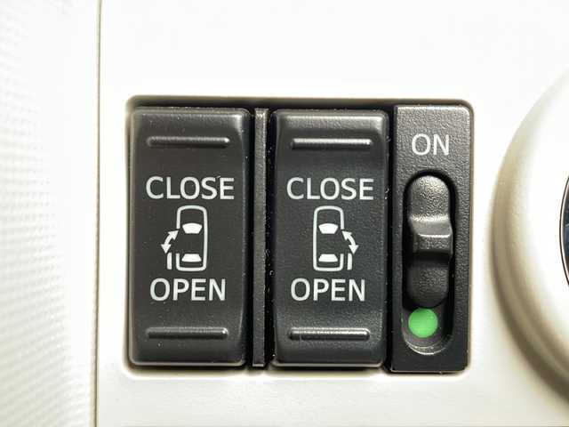 ダイハツ ムーヴ キャンバス X ブラックアクセント リミテッド SAⅢ 山口県 2019(令1)年 3.5万km パールホワイトⅢ 純正８型ナビ（フルセグTV、Bluetooth）/全方位カメラ/両側パワースライドドア/オートライト/アイドリングストップ/横滑り防止装置/衝突被害軽減ブレーキ/W＋サイドエアバック/後コーナーセンサー/スマートキー