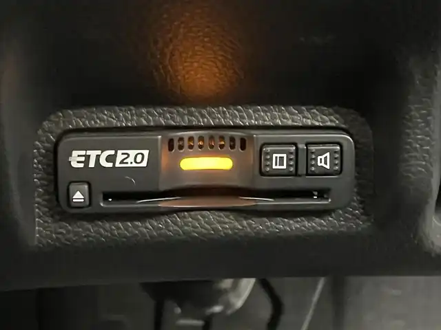 ホンダ ヴェゼル ハイブリッド e:HEV Z 埼玉県 2022(令4)年 2.3万km プレミアムサンライトホワイトパール 純正９インチディスプレイオーディオ　バックカメラ　ＢＳＭ　ビルトインＥＴＣ２．０　ドライブレコーダー　アダプティブクルーズ　ステアリングヒーター　シートヒーター　ワイヤレス充電　オートハイビーム　ＴＶ