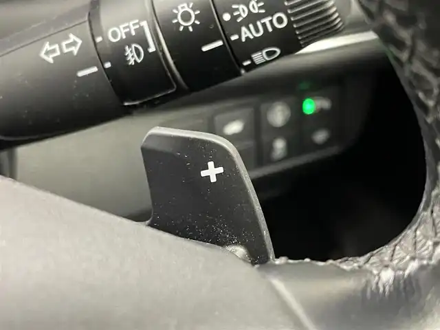 ホンダ ヴェゼル ハイブリッド e:HEV Z 埼玉県 2022(令4)年 2.3万km プレミアムサンライトホワイトパール 純正９インチディスプレイオーディオ　バックカメラ　ＢＳＭ　ビルトインＥＴＣ２．０　ドライブレコーダー　アダプティブクルーズ　ステアリングヒーター　シートヒーター　ワイヤレス充電　オートハイビーム　ＴＶ