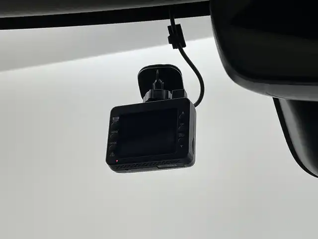 ホンダ ヴェゼル ハイブリッド e:HEV Z 埼玉県 2022(令4)年 2.3万km プレミアムサンライトホワイトパール 純正９インチディスプレイオーディオ　バックカメラ　ＢＳＭ　ビルトインＥＴＣ２．０　ドライブレコーダー　アダプティブクルーズ　ステアリングヒーター　シートヒーター　ワイヤレス充電　オートハイビーム　ＴＶ