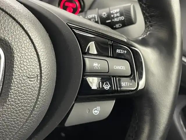 ホンダ ヴェゼル ハイブリッド e:HEV Z 埼玉県 2022(令4)年 2.3万km プレミアムサンライトホワイトパール 純正９インチディスプレイオーディオ　バックカメラ　ＢＳＭ　ビルトインＥＴＣ２．０　ドライブレコーダー　アダプティブクルーズ　ステアリングヒーター　シートヒーター　ワイヤレス充電　オートハイビーム　ＴＶ