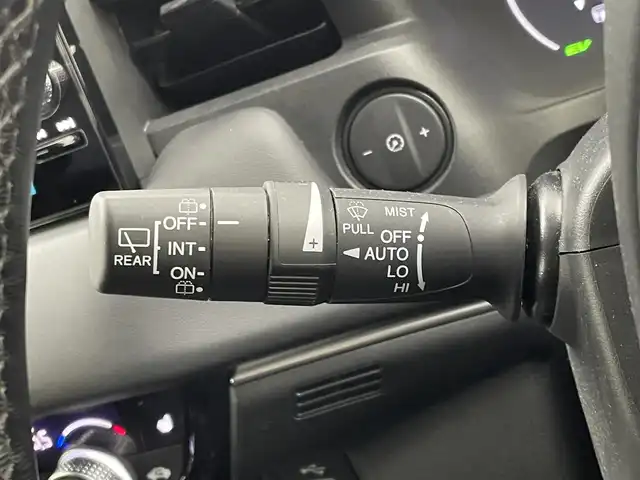 ホンダ ヴェゼル ハイブリッド e:HEV Z 埼玉県 2022(令4)年 2.3万km プレミアムサンライトホワイトパール 純正９インチディスプレイオーディオ　バックカメラ　ＢＳＭ　ビルトインＥＴＣ２．０　ドライブレコーダー　アダプティブクルーズ　ステアリングヒーター　シートヒーター　ワイヤレス充電　オートハイビーム　ＴＶ