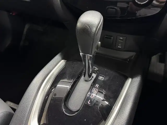 日産 エクストレイル 20Xt ブラックエクストリーマーX エマB 三重県 2017(平29)年 5.7万km ダイヤモンドブラック ガソリン/フルタイム4WD/フロアCVT/メーカー純正7インチナビ QY-7931/（FM/AM/CD/DVD/MusicBox/TV/AUX/USB/iPod/Bluetooth）/インテリジェント アラウンドビューモニター（移動物検知機能付）/ドライブレコーダー 前方/ビルトイン ETC/安全/・エマージェンシーブレーキ/・車線逸脱警報（LDW）/・ふらつき警報/・進入禁止警報/・フロント&バックソナー/・後側方車両検知警報／接近通知（BSW/BSI）/・パーキングアシスト/・ヒルディセントコントロール/・コーナリングスタビティアシスト/・アクティブエンジンブレーキ/装備/・撥水シート/・シートヒーター（D/N）/・ルーフレール/・リモコンオートバックドア/・LEDヘッドランプ（ハイ・ロー）&フロントハロゲンフォグランプ/・インテリジェントオートライトシステム/・ステアリングスイッチ/・左右独立オートエアコン/・純正18inAW/・スマートキーx1/・取/ナビ取/など