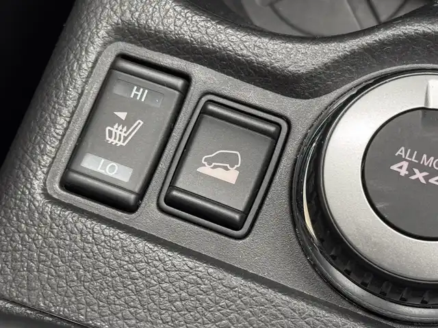 日産 エクストレイル 20Xt ブラックエクストリーマーX エマB 三重県 2017(平29)年 5.7万km ダイヤモンドブラック ガソリン/フルタイム4WD/フロアCVT/メーカー純正7インチナビ QY-7931/（FM/AM/CD/DVD/MusicBox/TV/AUX/USB/iPod/Bluetooth）/インテリジェント アラウンドビューモニター（移動物検知機能付）/ドライブレコーダー 前方/ビルトイン ETC/安全/・エマージェンシーブレーキ/・車線逸脱警報（LDW）/・ふらつき警報/・進入禁止警報/・フロント&バックソナー/・後側方車両検知警報／接近通知（BSW/BSI）/・パーキングアシスト/・ヒルディセントコントロール/・コーナリングスタビティアシスト/・アクティブエンジンブレーキ/装備/・撥水シート/・シートヒーター（D/N）/・ルーフレール/・リモコンオートバックドア/・LEDヘッドランプ（ハイ・ロー）&フロントハロゲンフォグランプ/・インテリジェントオートライトシステム/・ステアリングスイッチ/・左右独立オートエアコン/・純正18inAW/・スマートキーx1/・取/ナビ取/など