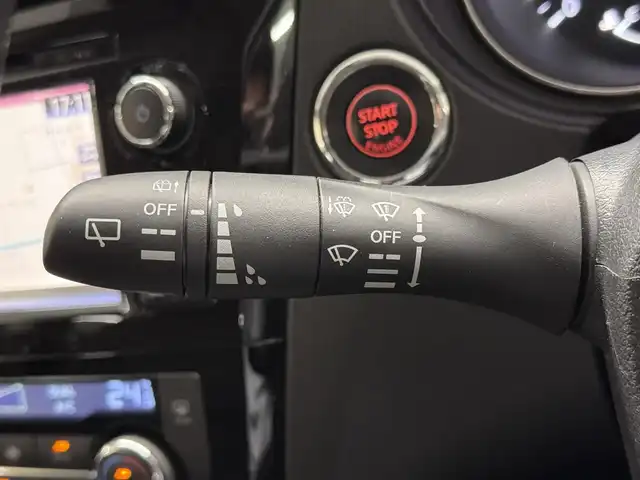 日産 エクストレイル 20Xt ブラックエクストリーマーX エマB 三重県 2017(平29)年 5.7万km ダイヤモンドブラック ガソリン/フルタイム4WD/フロアCVT/メーカー純正7インチナビ QY-7931/（FM/AM/CD/DVD/MusicBox/TV/AUX/USB/iPod/Bluetooth）/インテリジェント アラウンドビューモニター（移動物検知機能付）/ドライブレコーダー 前方/ビルトイン ETC/安全/・エマージェンシーブレーキ/・車線逸脱警報（LDW）/・ふらつき警報/・進入禁止警報/・フロント&バックソナー/・後側方車両検知警報／接近通知（BSW/BSI）/・パーキングアシスト/・ヒルディセントコントロール/・コーナリングスタビティアシスト/・アクティブエンジンブレーキ/装備/・撥水シート/・シートヒーター（D/N）/・ルーフレール/・リモコンオートバックドア/・LEDヘッドランプ（ハイ・ロー）&フロントハロゲンフォグランプ/・インテリジェントオートライトシステム/・ステアリングスイッチ/・左右独立オートエアコン/・純正18inAW/・スマートキーx1/・取/ナビ取/など