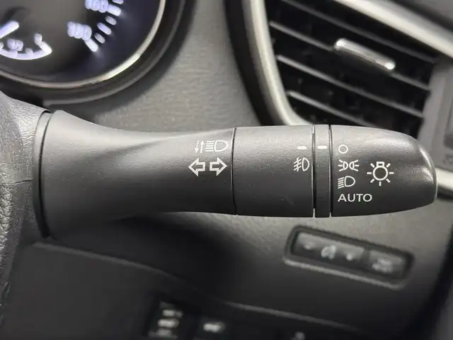 日産 エクストレイル 20Xt ブラックエクストリーマーX エマB 三重県 2017(平29)年 5.7万km ダイヤモンドブラック ガソリン/フルタイム4WD/フロアCVT/メーカー純正7インチナビ QY-7931/（FM/AM/CD/DVD/MusicBox/TV/AUX/USB/iPod/Bluetooth）/インテリジェント アラウンドビューモニター（移動物検知機能付）/ドライブレコーダー 前方/ビルトイン ETC/安全/・エマージェンシーブレーキ/・車線逸脱警報（LDW）/・ふらつき警報/・進入禁止警報/・フロント&バックソナー/・後側方車両検知警報／接近通知（BSW/BSI）/・パーキングアシスト/・ヒルディセントコントロール/・コーナリングスタビティアシスト/・アクティブエンジンブレーキ/装備/・撥水シート/・シートヒーター（D/N）/・ルーフレール/・リモコンオートバックドア/・LEDヘッドランプ（ハイ・ロー）&フロントハロゲンフォグランプ/・インテリジェントオートライトシステム/・ステアリングスイッチ/・左右独立オートエアコン/・純正18inAW/・スマートキーx1/・取/ナビ取/など