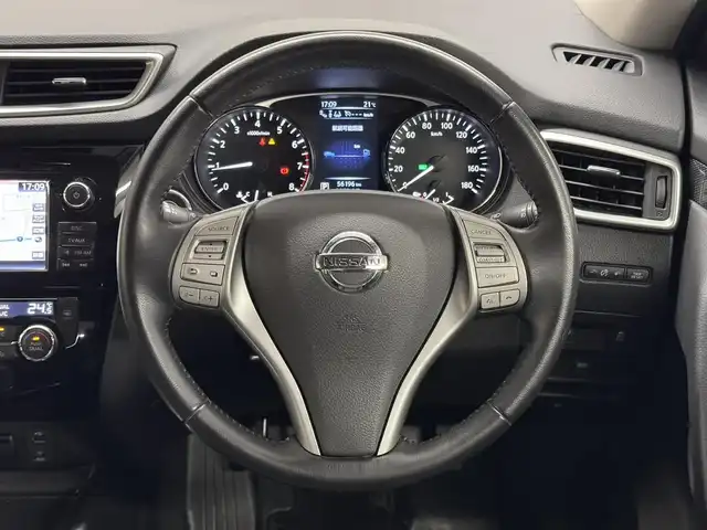 日産 エクストレイル 20Xt ブラックエクストリーマーX エマB 三重県 2017(平29)年 5.7万km ダイヤモンドブラック ガソリン/フルタイム4WD/フロアCVT/メーカー純正7インチナビ QY-7931/（FM/AM/CD/DVD/MusicBox/TV/AUX/USB/iPod/Bluetooth）/インテリジェント アラウンドビューモニター（移動物検知機能付）/ドライブレコーダー 前方/ビルトイン ETC/安全/・エマージェンシーブレーキ/・車線逸脱警報（LDW）/・ふらつき警報/・進入禁止警報/・フロント&バックソナー/・後側方車両検知警報／接近通知（BSW/BSI）/・パーキングアシスト/・ヒルディセントコントロール/・コーナリングスタビティアシスト/・アクティブエンジンブレーキ/装備/・撥水シート/・シートヒーター（D/N）/・ルーフレール/・リモコンオートバックドア/・LEDヘッドランプ（ハイ・ロー）&フロントハロゲンフォグランプ/・インテリジェントオートライトシステム/・ステアリングスイッチ/・左右独立オートエアコン/・純正18inAW/・スマートキーx1/・取/ナビ取/など