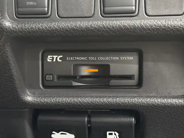 日産 エクストレイル 20Xt ブラックエクストリーマーX エマB 三重県 2017(平29)年 5.7万km ダイヤモンドブラック ガソリン/フルタイム4WD/フロアCVT/メーカー純正7インチナビ QY-7931/（FM/AM/CD/DVD/MusicBox/TV/AUX/USB/iPod/Bluetooth）/インテリジェント アラウンドビューモニター（移動物検知機能付）/ドライブレコーダー 前方/ビルトイン ETC/安全/・エマージェンシーブレーキ/・車線逸脱警報（LDW）/・ふらつき警報/・進入禁止警報/・フロント&バックソナー/・後側方車両検知警報／接近通知（BSW/BSI）/・パーキングアシスト/・ヒルディセントコントロール/・コーナリングスタビティアシスト/・アクティブエンジンブレーキ/装備/・撥水シート/・シートヒーター（D/N）/・ルーフレール/・リモコンオートバックドア/・LEDヘッドランプ（ハイ・ロー）&フロントハロゲンフォグランプ/・インテリジェントオートライトシステム/・ステアリングスイッチ/・左右独立オートエアコン/・純正18inAW/・スマートキーx1/・取/ナビ取/など