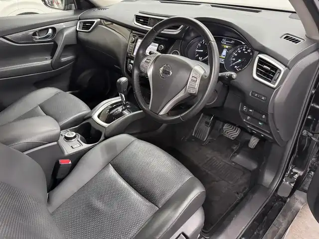 日産 エクストレイル 20Xt ブラックエクストリーマーX エマB 三重県 2017(平29)年 5.7万km ダイヤモンドブラック ガソリン/フルタイム4WD/フロアCVT/メーカー純正7インチナビ QY-7931/（FM/AM/CD/DVD/MusicBox/TV/AUX/USB/iPod/Bluetooth）/インテリジェント アラウンドビューモニター（移動物検知機能付）/ドライブレコーダー 前方/ビルトイン ETC/安全/・エマージェンシーブレーキ/・車線逸脱警報（LDW）/・ふらつき警報/・進入禁止警報/・フロント&バックソナー/・後側方車両検知警報／接近通知（BSW/BSI）/・パーキングアシスト/・ヒルディセントコントロール/・コーナリングスタビティアシスト/・アクティブエンジンブレーキ/装備/・撥水シート/・シートヒーター（D/N）/・ルーフレール/・リモコンオートバックドア/・LEDヘッドランプ（ハイ・ロー）&フロントハロゲンフォグランプ/・インテリジェントオートライトシステム/・ステアリングスイッチ/・左右独立オートエアコン/・純正18inAW/・スマートキーx1/・取/ナビ取/など