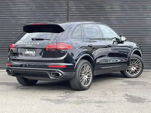 ポルシェ カイエン プラチナエディション 静岡県 2018(平30)年 5.6万km 黒 サンルール/BOSEサウンドシステム/スポーツパッケージ/・黒革コンビ/・ワイドフェンダー/・スポーツステアリング/・メモリー付パワーシート/・HID/全席シートヒーター/純正ナビ/(Bluetooth/AppleCarPlay/AUX/USB/CD)/前後パークアシスト/ACC/センターデフロック/ダウンヒルアシストコントロール/電動リアゲート/360°カメラ/ETC/ドライブレコーダー/保証書/取扱説明書