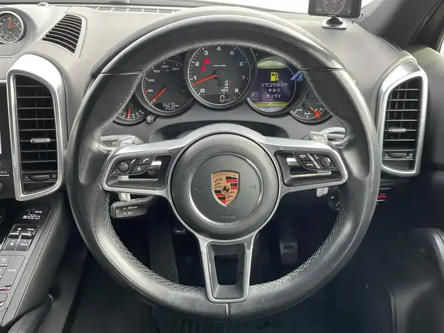 ポルシェ カイエン プラチナエディション 静岡県 2018(平30)年 5.6万km 黒 サンルール/BOSEサウンドシステム/スポーツパッケージ/・黒革コンビ/・ワイドフェンダー/・スポーツステアリング/・メモリー付パワーシート/・HID/全席シートヒーター/純正ナビ/(Bluetooth/AppleCarPlay/AUX/USB/CD)/前後パークアシスト/ACC/センターデフロック/ダウンヒルアシストコントロール/電動リアゲート/360°カメラ/ETC/ドライブレコーダー/保証書/取扱説明書