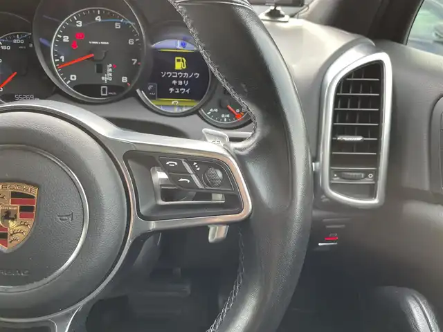 ポルシェ カイエン プラチナエディション 静岡県 2018(平30)年 5.6万km 黒 サンルール/BOSEサウンドシステム/スポーツパッケージ/・黒革コンビ/・ワイドフェンダー/・スポーツステアリング/・メモリー付パワーシート/・HID/全席シートヒーター/純正ナビ/(Bluetooth/AppleCarPlay/AUX/USB/CD)/前後パークアシスト/ACC/センターデフロック/ダウンヒルアシストコントロール/電動リアゲート/360°カメラ/ETC/ドライブレコーダー/保証書/取扱説明書