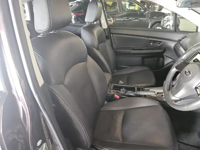 スバル インプレッサ ＸＶ 2．0i－L アイサイト 福岡県 2012(平24)年 8.3万km ディープチェリーパール 4WD/ブラックレザーセレクション/社外ディスプレイオーディオ/バックカメラ/ビルトインETC/ドライブレコーダー/全車速追従機能付クルーズコントロール/アイサイトver2/・衝突被害軽減ブレーキ/・車線逸脱警報/・AT誤発進抑制/HIDヘッドランプ/オートライト/オートエアコン/革巻きステアリング/パドルシフト/ブラック革シート/前席シートヒーター/運転席パワーシート/純正17インチアルミホイール/スマートキー/プッシュエンジンスタート/禁煙車