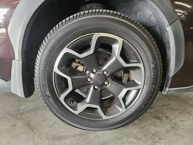 スバル インプレッサ ＸＶ 2．0i－L アイサイト 福岡県 2012(平24)年 8.3万km ディープチェリーパール 4WD/ブラックレザーセレクション/社外ディスプレイオーディオ/バックカメラ/ビルトインETC/ドライブレコーダー/全車速追従機能付クルーズコントロール/アイサイトver2/・衝突被害軽減ブレーキ/・車線逸脱警報/・AT誤発進抑制/HIDヘッドランプ/オートライト/オートエアコン/革巻きステアリング/パドルシフト/ブラック革シート/前席シートヒーター/運転席パワーシート/純正17インチアルミホイール/スマートキー/プッシュエンジンスタート/禁煙車