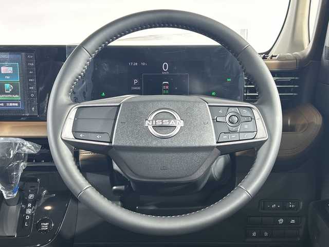 日産 ルークス ハイウェイスター X 神奈川県 2025(令7)年 0.1千km ホワイトパール 届出済未使用車/純正9インチディスプレイオーディオ/バックビューカメラ/Bluetooth　USB　AppleCarPlay　Androidauto/両側電動スライドドア/360度セーフティアシスト/インテリジェントエマージェンシーブレーキ/車線逸脱防止支援システム/車線逸脱警報/前方衝突予測警報/ふらつき警報/踏み間違い衝突防止アシスト/標識検知機能/先行車発進お知らせ/アイドリングストップ/革巻きステアリング/ステアリングスイッチ/ステアリングヒーター/前席シートヒーター/プッシュスタート/インテリジェントキー/LEDヘッドランプ/ハイビームアシスト/オートライト/純正14インチアルミホイール/純正リアスポイラー/スペアキー