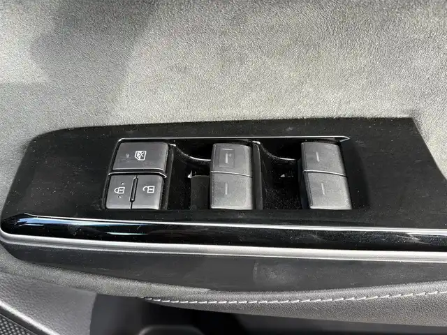 トヨタ クラウン ハイブリッド S エレガンススタイル 大分県 2019(令1)年 4.8万km ブラック ・ナビ(CD/DVD/BT/SD/AUX/USB)/・Miracast/・フルセグテレビ/・バックカメラ/・レーダークルーズコントロール/・プリクラッシュセーフティ/・ブラインドスポットモニター/・コーナーセンサー/・パワーシート/・シートヒーター/・ステアリングヒーター/・オートハイビーム/・パドルシフト/・ブレーキホールド/・スマートキー/・プッシュスタートボタン