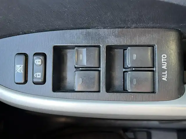 トヨタ プリウス S ツーリングセレクション 栃木県 2012(平24)年 14.9万km ホワイトパールクリスタルシャイン (株)IDOMが運営する【じしゃロン宇都宮店】の自社ローン対象車両になります。こちらは現金ご利用時の価格です。自社ローンご希望の方は別途その旨お申付け下さい。/純正ナビ/バックカメラ/フルセグ/ＤＶＤ再生/モデリスタエアロ/スマートキー/スペアキー/ビルトインＥＴＣ/オートライト/フォグライト/プッシュボタンスタート/アイドリングストップ