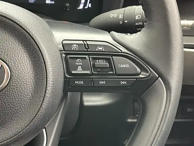 トヨタ シエンタ Z 愛知県 2022(令4)年 1.8万km ダークグレー 純正１０．５型ＤＡ　シートヒーター　禁煙　全方位カメラ　ＢＳＭ　フルセグ　追従クルコン　ドラレコ　ＥＴＣ　ＵＳＢ　両側パワスラ　セーフティセンス　衝突軽減　コーナーセンサー　ＬＥＤライト　フォグランプ　Bluetooth　車線逸脱　ミラー一体型ドラレコ　モデリスタ１５インチアルミ　プッシュスタート　スマートキー　TVキャンセラー