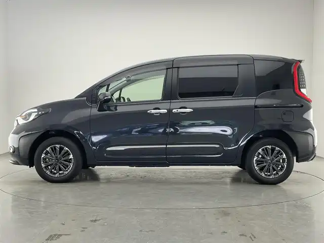 トヨタ シエンタ Z 愛知県 2022(令4)年 1.8万km ダークグレー 純正１０．５型ＤＡ　シートヒーター　禁煙　全方位カメラ　ＢＳＭ　フルセグ　追従クルコン　ドラレコ　ＥＴＣ　ＵＳＢ　両側パワスラ　セーフティセンス　衝突軽減　コーナーセンサー　ＬＥＤライト　フォグランプ　Bluetooth　車線逸脱　ミラー一体型ドラレコ　モデリスタ１５インチアルミ　プッシュスタート　スマートキー　TVキャンセラー