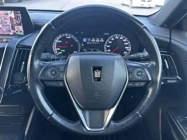 トヨタ クラウン ハイブリッド RS 岡山県 2018(平30)年 11.2万km プレシャスブラックパール 登録時走行距離111696km/純正ナビ/サンルーフ/フルセグTV(AM.FM.CD.DVD.TV.BT)/全方位カメラ/ETC2.0/ブラインドスポットモニター/ドライブレコーダー/シートヒーター/シートベンチレーション/ステアリングヒーター/クリアランスソナー/衝突軽減ブレーキ/横滑り防止装置/クルーズコントロール(追従走行あり)/車線逸脱警報（レーンキープアシスト）/オートライト/オートマチックハイビーム/アイドリングストップ/18インチ純正AW/純正フロアマット/レザーシート/D+N席パワーシート/保証書/取扱説明書