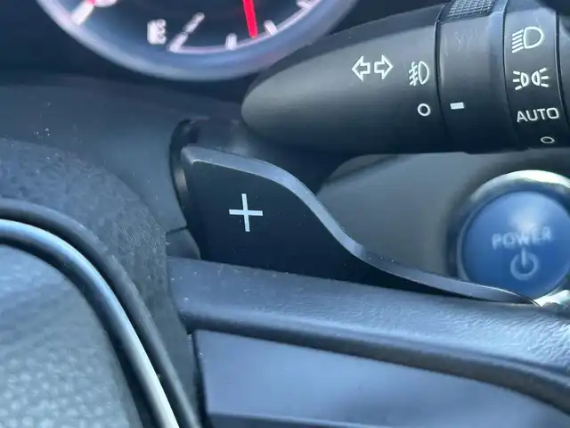 トヨタ クラウン ハイブリッド RS 岡山県 2018(平30)年 11.2万km プレシャスブラックパール 登録時走行距離111696km/純正ナビ/サンルーフ/フルセグTV(AM.FM.CD.DVD.TV.BT)/全方位カメラ/ETC2.0/ブラインドスポットモニター/ドライブレコーダー/シートヒーター/シートベンチレーション/ステアリングヒーター/クリアランスソナー/衝突軽減ブレーキ/横滑り防止装置/クルーズコントロール(追従走行あり)/車線逸脱警報（レーンキープアシスト）/オートライト/オートマチックハイビーム/アイドリングストップ/18インチ純正AW/純正フロアマット/レザーシート/D+N席パワーシート/保証書/取扱説明書