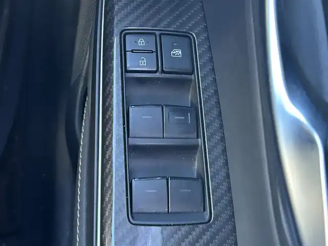 トヨタ クラウン ハイブリッド RS 岡山県 2018(平30)年 11.2万km プレシャスブラックパール 登録時走行距離111696km/純正ナビ/サンルーフ/フルセグTV(AM.FM.CD.DVD.TV.BT)/全方位カメラ/ETC2.0/ブラインドスポットモニター/ドライブレコーダー/シートヒーター/シートベンチレーション/ステアリングヒーター/クリアランスソナー/衝突軽減ブレーキ/横滑り防止装置/クルーズコントロール(追従走行あり)/車線逸脱警報（レーンキープアシスト）/オートライト/オートマチックハイビーム/アイドリングストップ/18インチ純正AW/純正フロアマット/レザーシート/D+N席パワーシート/保証書/取扱説明書